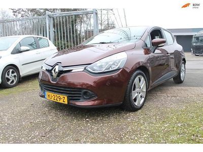 Bruin (metallic) Occasion 2015 Renault Clio IV Expression Hatchback | € 6.950 (Eerlijke prijs)