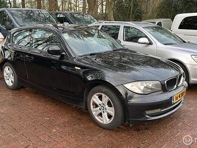 Zwart (metallic) Gebruikt 2009 BMW 118 Hatchback | € 1.450 (Iets duurder)