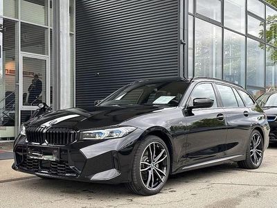 Zwart Gebruikt 2024 BMW 330e M Sport Stationwagen | € 51.900 (Eerlijke prijs)