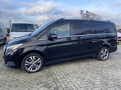Zwart (metallic) Gebruikt 2017 Mercedes V250 Avantgarde MPV | € 34.950 (Goede deal)