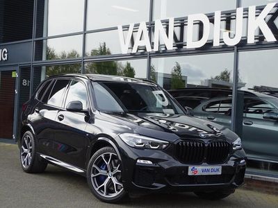 tweedehands BMW X5 xDrive45e Exe. M Sport Pano.Dak Memorystoel Ada.Led Driv.Ass. Actiev Cruis Harman/Kardon Live Cockpit Pro. 21" LM Velgen