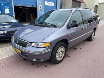 tweedehands Chrysler Town & Country & 3.8i V6 Automaat APK 4-2025 - grijs kenteken met LPG Leder interieur, airco, etc.