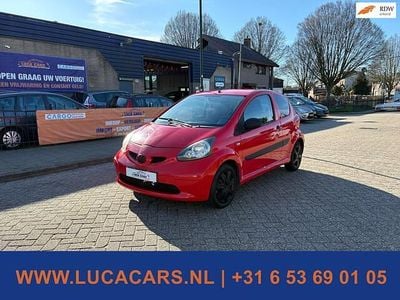 Occasion Toyota Aygo 68 PK (50 kW) 2005 Rood Hatchback