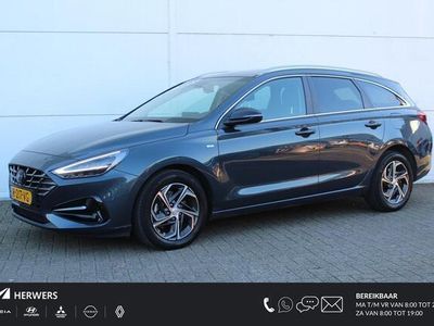 tweedehands Hyundai i30 Wagon 1.5 T-GDi MHEV Premium AUTOMAAT / Navigatie + Apple Carplay/Android Auto / Climate Control / Lederen Bekleding / Stoelverwarming + Ventilatie / Keyless Entry & Start /