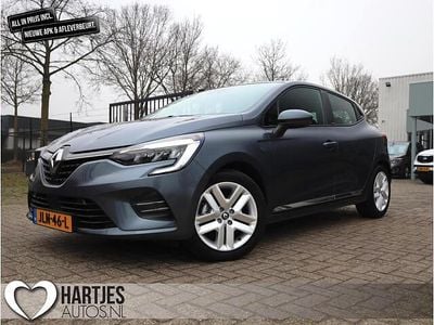 Grijs (metallic) Gebruikt 2021 Renault Clio V Intens Hatchback | € 16.950 (Goede deal)