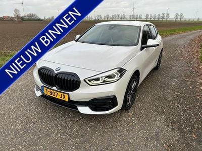 Wit Gebruikt 2023 BMW 118 Sport Line Hatchback | € 25.950 (Goede deal)