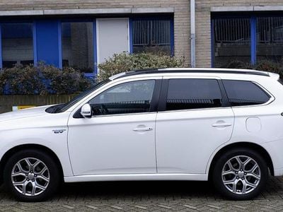 Wit Occasion 2014 Mitsubishi Outlander P-HEV Instyle SUV | € 6.750 (Eerlijke prijs)