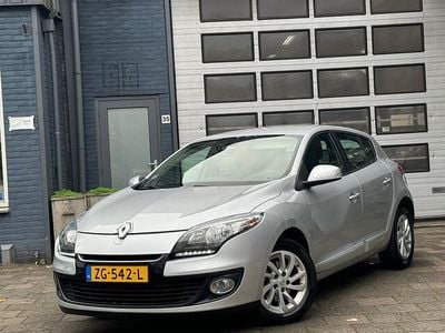 Grijs Gebruikt 2013 Renault Mégane III Collection Hatchback | € 5.895 (Eerlijke prijs)