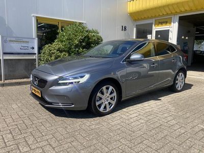 Grijs Gebruikt 2018 Volvo V40 Inscription Stationwagen | € 15.650 (Iets duurder)