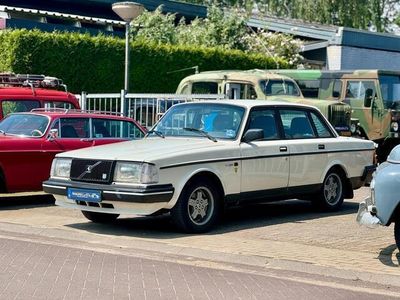 Wit Gebruikt 1992 Volvo 240 Sedan | € 14.950