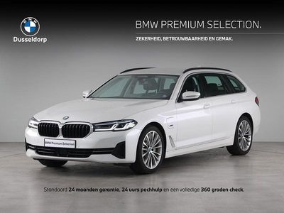 Wit Occasion 2023 BMW 530e Stationwagen | € 39.950 (Goede deal)