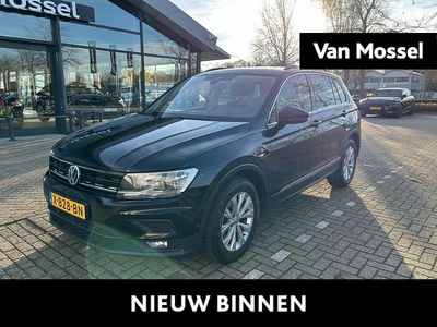 Zwart Gebruikt 2023 VW Tiguan Comfortline SUV | € 18.400