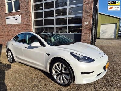 Wit (metallic) Occasion 2020 Tesla Model 3 Standard Range Sedan | € 15.495 (Goede deal)
