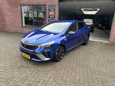 Blauw (metallic) Gebruikt 2023 Renault Clio V Bose Edition Hatchback | € 24.950 (Duur)