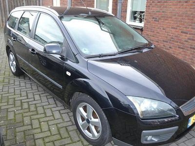 Zwart (metallic) Occasion 2006 Ford Focus Futura Stationwagen | € 975 (Super prijs)