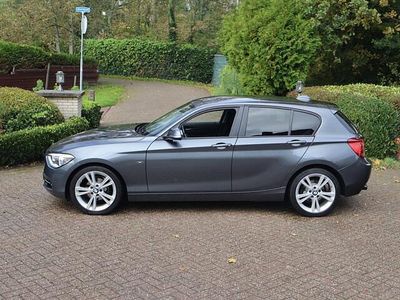 Grijs Gebruikt 2015 BMW 116 Sport Line Hatchback | € 11.900 (Eerlijke prijs)