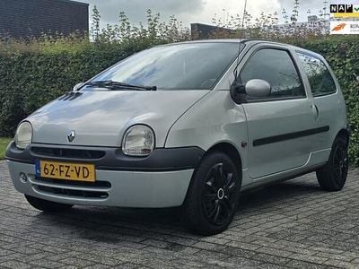 Grijs Occasion 2000 Renault Twingo Expression Hatchback | € 1.499 (Iets duurder)