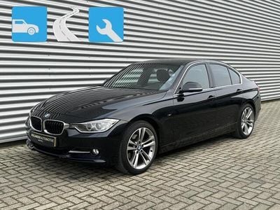 Zwart Gebruikt 2013 BMW 320 Sport Line Sedan | € 11.450 (Eerlijke prijs)