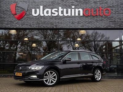 Zwart Gebruikt 2022 VW Passat Elegance Stationwagen | € 27.400 (Eerlijke prijs)