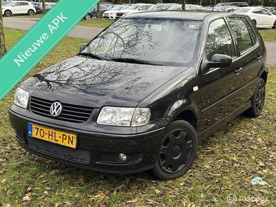 Zwart Gebruikt 2001 VW Polo Highline Hatchback | € 950 (Eerlijke prijs)