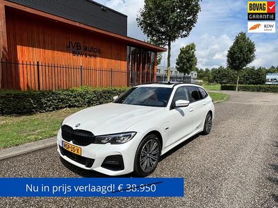 Wit Gebruikt 2022 BMW 330 Sport Line Stationwagen | € 36.500 (Eerlijke prijs)