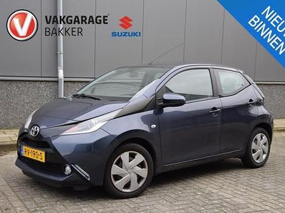 Occasion Toyota Aygo X-play 69 PK (50 kW) 2018 Blauw Hatchback