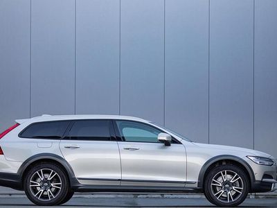 Bruin Occasion 2017 Volvo V90 CC Pro Stationwagen | € 30.940
