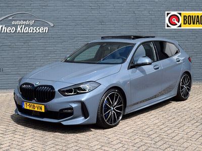 Grijs, metallic lak Gebruikt 2023 BMW 120 Comfort Edition Hatchback | € 39.950 (Duur)