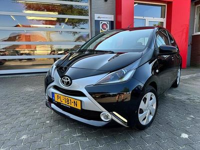 Zwart Gebruikt 2017 Toyota Aygo X-play Hatchback | € 8.250 (Eerlijke prijs)