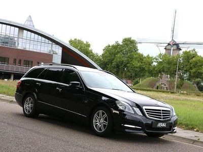 Zwart Occasion 2013 Mercedes E200 Avantgarde Stationwagen | € 14.850 (Eerlijke prijs)