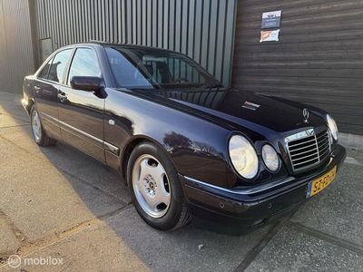Blauw Gebruikt 1998 Mercedes E300 Avantgarde Sedan | € 18.950