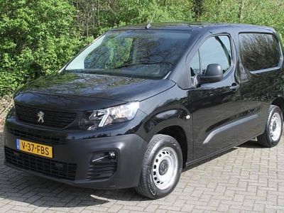 Zwart Occasion 2020 Peugeot Partner Premium MPV | € 14.850 (Iets duurder)