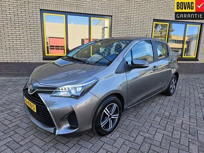 Grijs Occasion 2017 Toyota Yaris Trend Hatchback | € 11.450 (Eerlijke prijs)