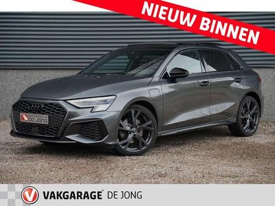 Grijs (metallic) Gebruikt 2020 Audi A3 Sportback e-tron Hatchback | € 29.950 (Duur)