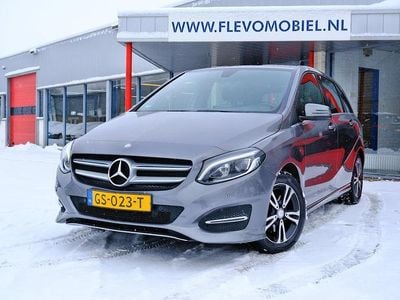 Grijs Gebruikt 2015 Mercedes B200 Ambition MPV | € 12.850 (Eerlijke prijs)