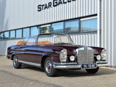 Bruin Gebruikt 1966 Mercedes W111 SE Cabriolet | € 179.950