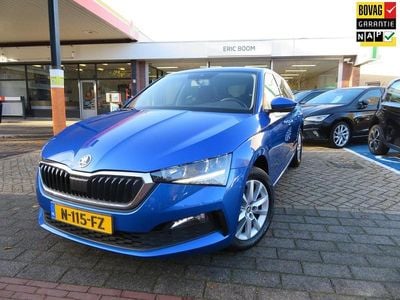 Blauw (metallic) Gebruikt 2021 Skoda Scala Ambition Hatchback | € 17.500 (Eerlijke prijs)
