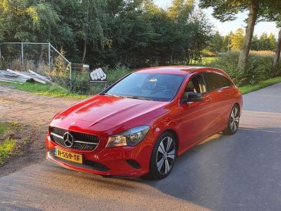 Rood Occasion 2016 Mercedes CLA200 Shooting Brake Prestige Stationwagen | € 16.900