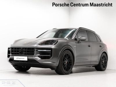 Grijs Occasion 2025 Porsche Cayenne SUV | € 134.750 (Iets duurder)