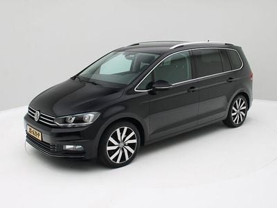 Zwart Occasion 2016 VW Touran Highline MPV | € 18.550 (Super prijs)