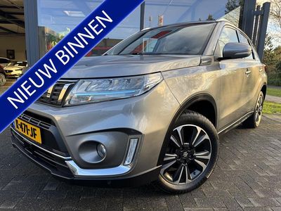 Grijs Gebruikt 2021 Suzuki Vitara Style SUV | € 19.950 (Eerlijke prijs)