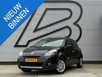 Zwart Occasion 2011 Renault Clio II Collection Hatchback | € 3.193 (Eerlijke prijs)
