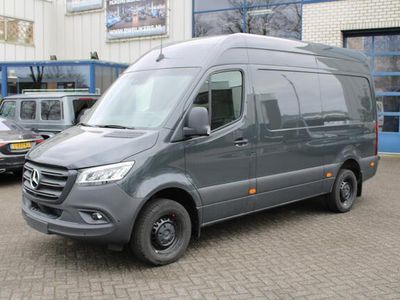 tweedehands Mercedes Sprinter 319 CDI L2H2 RWD MBUX met 360 Graden Camera en parkeerpakket, Distronic, LED koplampen, Etc.