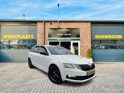 Wit Occasion 2020 Skoda Octavia Sport Stationwagen | € 10.880 (Eerlijke prijs)