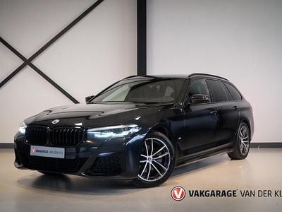 Zwart (metallic) Gebruikt 2022 BMW 520 M Sport Stationwagen | € 34.950 (Goede deal)