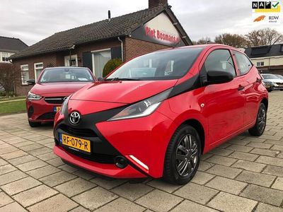 Occasion Toyota Aygo 69 PK (50 kW) 2017 Rood (metallic) Hatchback