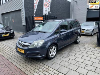 Grijs, metallic lak Gebruikt 2006 Opel Zafira Enjoy MPV | € 1.999 (Eerlijke prijs)
