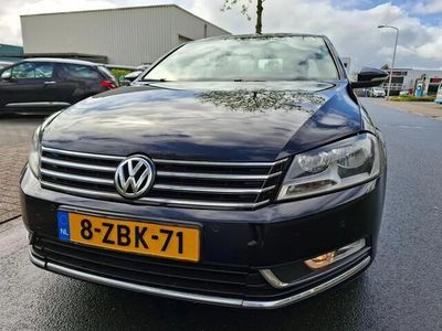 tweedehands VW Passat 1.6 TDI Highline BlueMotion CLIMA/CRUISE/PDC/TREKHAAK!