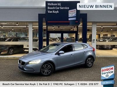 Blauw Gebruikt 2017 Volvo V40 Hatchback | € 13.950 (Eerlijke prijs)