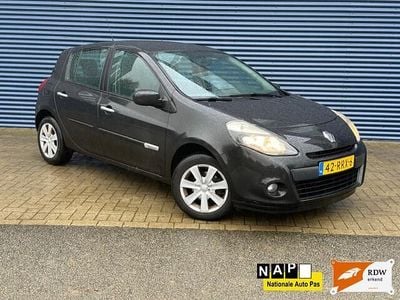 Zwart Gebruikt 2011 Renault Clio II Hatchback | € 2.850 (Eerlijke prijs)